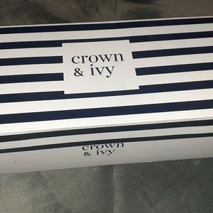 A pair of women's 9 and 1/2 Crown ivy shoes